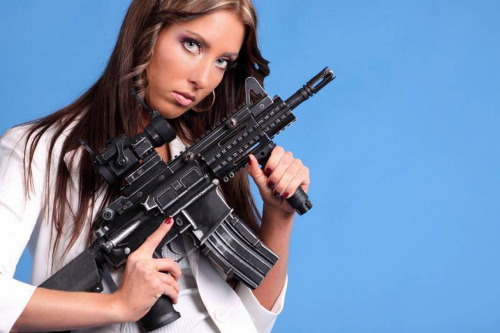 girlandguns:  Girl With Gun http://girls-andguns.blogspot.com/ 