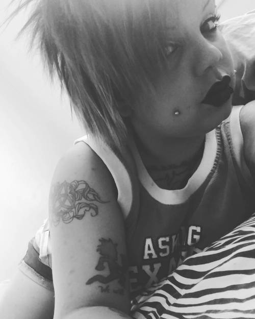 #girlwithtattoos #girlwithpiercings  #askingalexandriajersey porn pictures