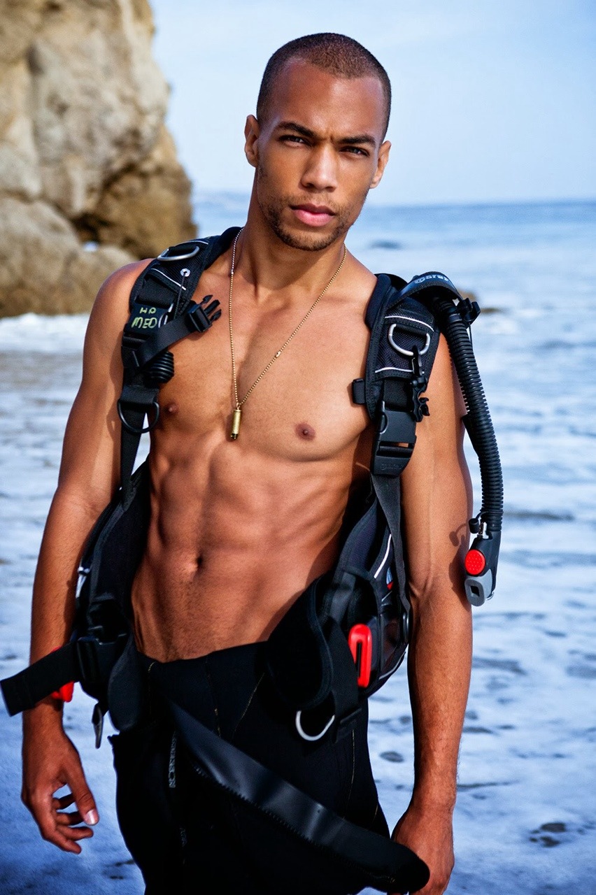 coqueto69:  glazingthedoughnut:  Kendrick Sampson  Kendrick Sampson so sexy