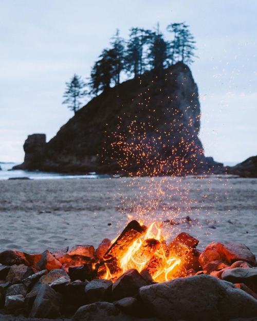 visitportangeles:  Have you made it out to La Push yet since it reopened to visitors? What are you waiting for?! 🤩  📸 by @tylerwayneglass 🙌  #OlympicNationalPark #VisitPortAngeles https://instagr.am/p/CScZGcKJo5W/