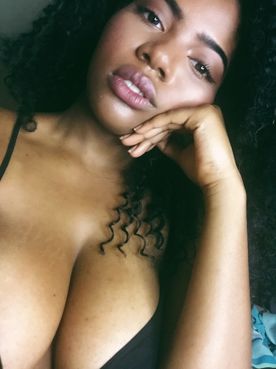 impromptu-pimpin:  11-11-1992: hallebarely:  Y'all just admire my titties please