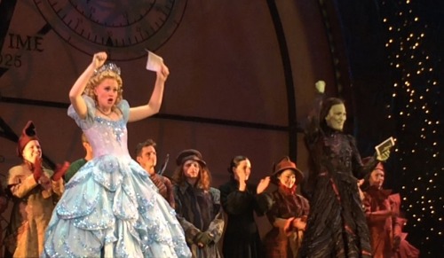 Some pretty adorable photos of the 2NT cast of Wicked from last night’s curtain call in Atlant