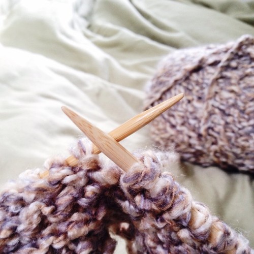 dustypalms: knitting, iced coffee-ing, listening to sagres by the tallest man on earth over and over
