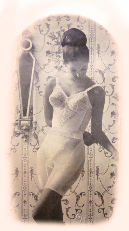 vintagegirdle: Source: Wonderbra Chatelaine 1966 Adapted and copyright Girdlemaster Perfect packed!