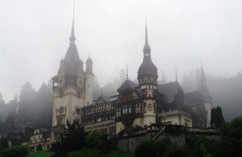 infected: Peleş castle, Romania (via vk) 