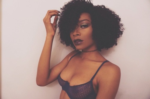 blackgirlsrpretty2:  SPOTLIGHT: http://everythingtamar.tumblr.com/