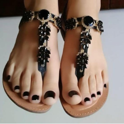 girlsfeetloverr:  mynorg:  Black toenails