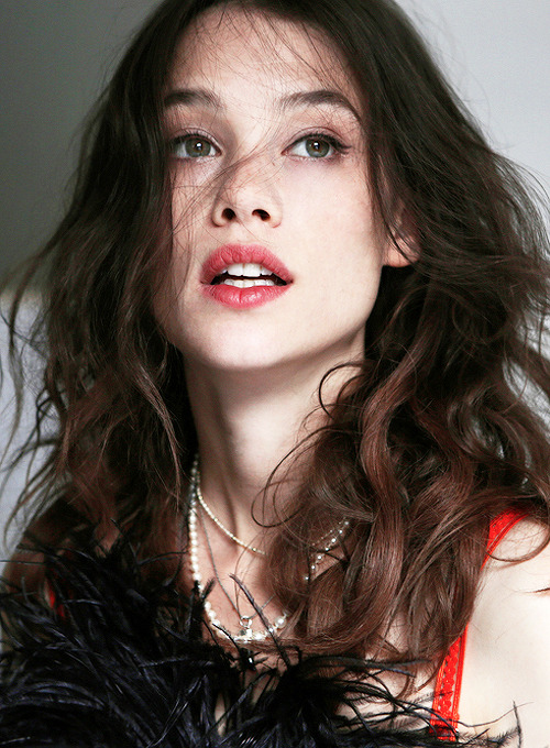 astridbergesfrisbeymania:Astrid Berges Frisbey photographed by Skye Parrott