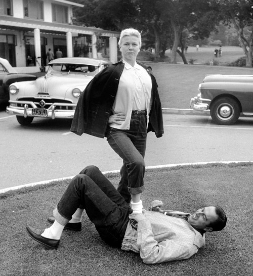 vintage-every-day:Doris Day fools around with her husband, Martin Melcher, wearing jeans and a cardi