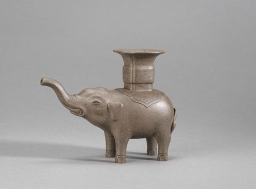 virtual-artifacts:A very rare Yixing stoneware archaistic ‘recumbent deer’ vessel a