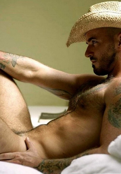 nocityguy:  Urban Living - Rural Attitude… Cowboys, Blue Collar, Cornfed Farm Boys and More. Be Sure to Follow Me at: http://nocityguy.tumblr.com    Perfect masculinity.