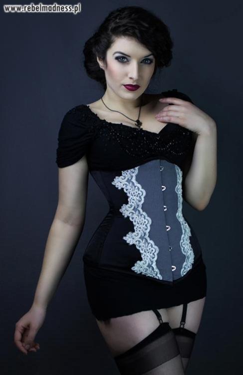exclusivelyselectedlingerie:  espartilhos:  Rebel Madness corsetsLongline collectionModel: La Esmeralda   <3