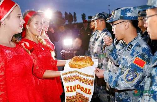 amxf-love:Sino-Soviet Cross-Cultural Romance !!Bake me a cake babygirls &lt;3 Mother RussiaWe ar