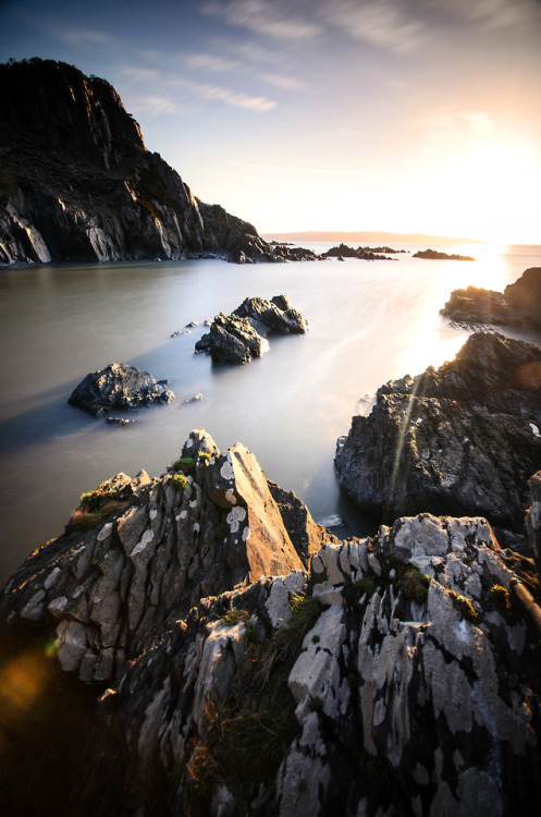 alexmurison:Otherworldly views as the sunset on the Pembrokeshire coast.