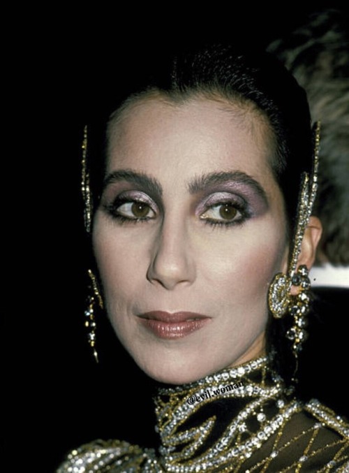 evil-woman:Cher at the Met Gala, 1985