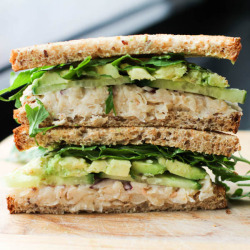 omg-yumtastic:  (Via: hoardingrecipes.tumblr.com)   Smashed White Bean and Avocado Sandwich - Get this recipe and more http://bit.do/dGsN  Yum!