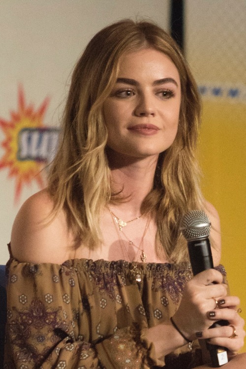 pllcandids:Lucy attending Supanova Pop Culture Expo in Brisbane on November 13th, 2016.