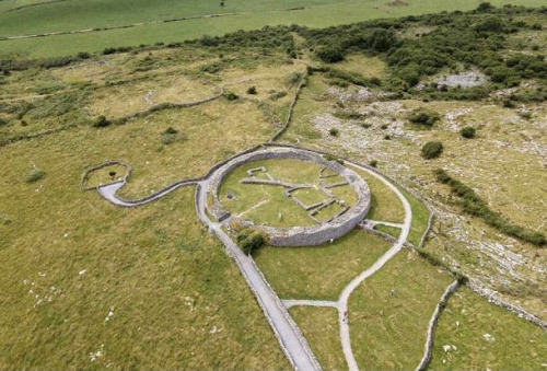 blueiskewl: 1,000-Year-Old Ink Pen Found in Ireland An archaeologist excavating at an 11th century r