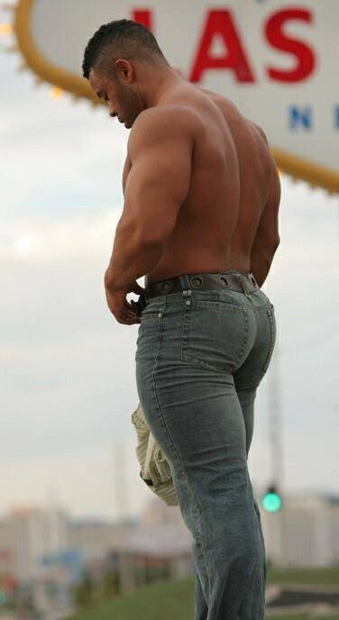 caesarwv:  The powerful thighs and pumped bubble ass stretched the jeans. Such an