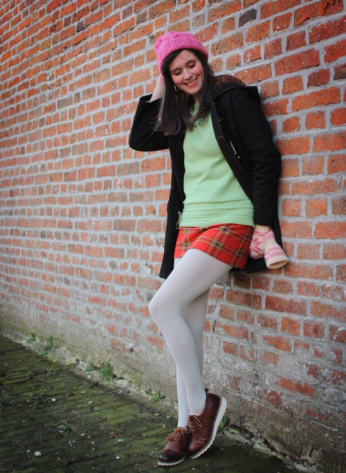 dcwttaoo1:  tightsobsession:  You get me. Via Styling Dutchman.  brick wall white tights 42714 