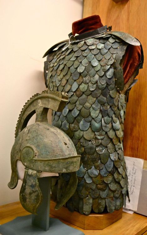 avgustaoktavia:Lorica squamata is a type of scale armour used by the ancient Roman military during t