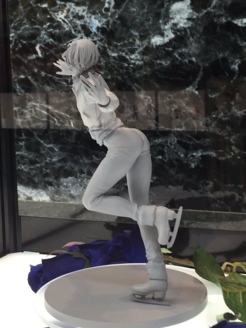 HAHAHAHAHAHAHAI can’t omg Viktor #datassBless you MegaHouseP.S. This totally brings me back to Sentinel’s Erwin figure reveal