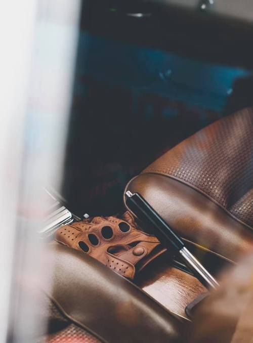 steffaniehorneffphotography: leather gloves, the signs from Gentlemandrivers at the last Avd Oldtime