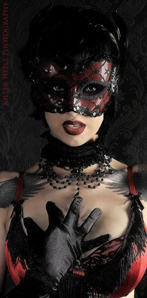 sobarkingmad:  whitequeen132:  Burlesque Masquerade  (via TumbleOn )