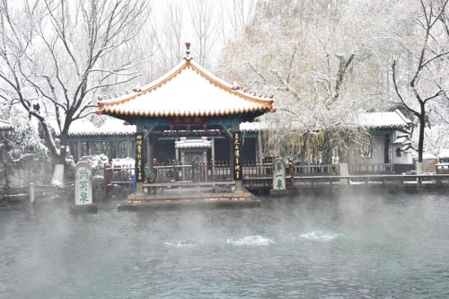 Baotu Spring (趵突泉, bào-tū-quán), Jinan, China.