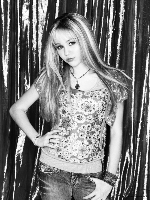 blackandwhitemileyray:  10 FUCKING YEARS OF HANNAH MONTANA!!!!“So glad I got to know you. The times that we had I’ll keep like a photograph. I’ll hold you in my heart forever, I’ll always remember you…”