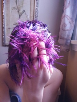 transbutts: spooky-being:  I will haunt you like a ghost   This is the most beautiful hair EVER 