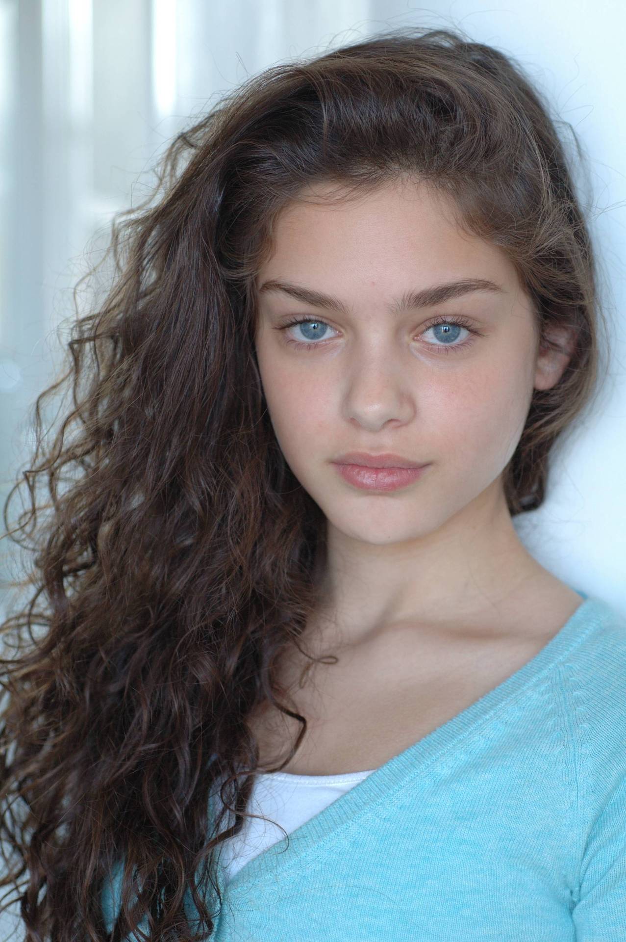 internethotgirlsblog:  Odeya Rush via gentlemanboners - Follow and reshare if you