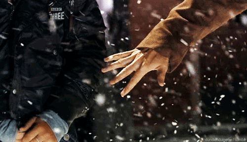 tinyconfusion:  softsulk: wow…. my hand’s feeling… rather empty right now hmm…