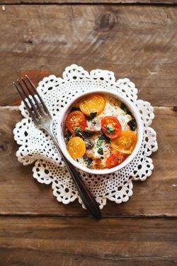 intensefoodcravings:Baked Eggs with Tomatoes