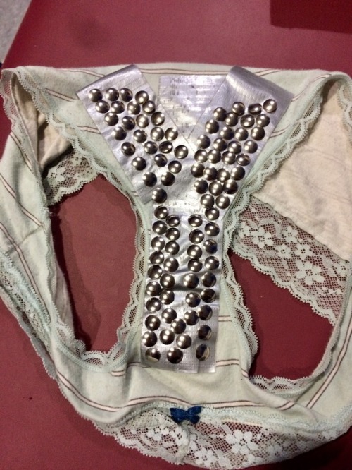 3-holes-2-tits: prideinpassion:The only kind of arts and crafts I like. The kind of underwear you we