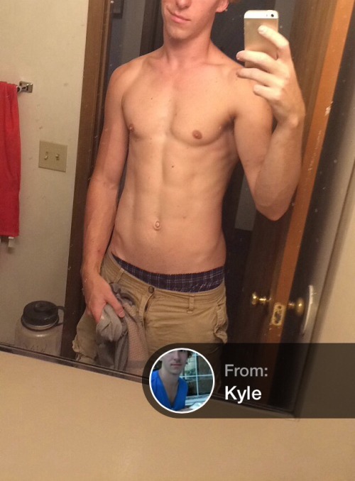 bumble-baits:  Kyle has a great body and a very nice cock. Straight college stud.