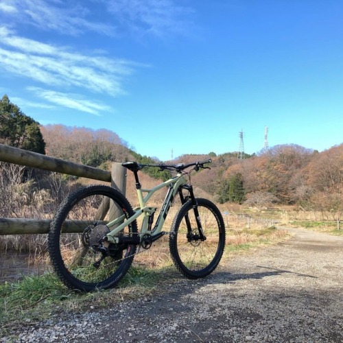 jinken24: 2019年モデルのGT SENSOR試乗中。凄いコレ、めちゃくちゃ楽しい！新しくなったLTSで29er、シルキー&ポップとでも言えばいいだろうか、スムーズさとワクワクさせる