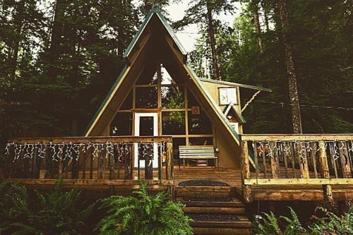 itmedaddy:Repost of this little cabin up by Mt Rainier. Missing this love shack, being surrounded by