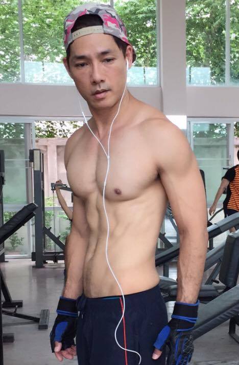 asianhunk-pecs-nips-asses:  His delicious nipples inform him to keep flirting!