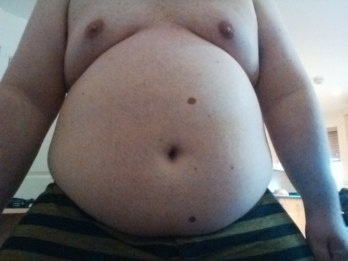 First pics in the new place! Realising how tight money is with rent and everything. Really hope I can gain despite that. If you’d like to help me become a superchub my PayPal is emptyhog@gmail.com your support would be very appreciated