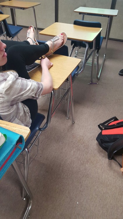 cutegirlsfeeties: Some shots of a junior girl’s feet and legs.