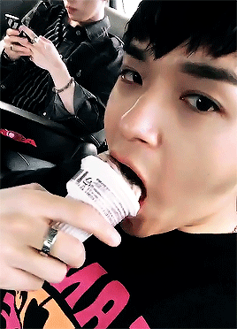yuhwan:aomg’s representative foodie