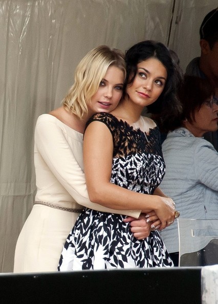 lezbilicious:  &ldquo;Just to have a couple of hours alone with you, Jen, is