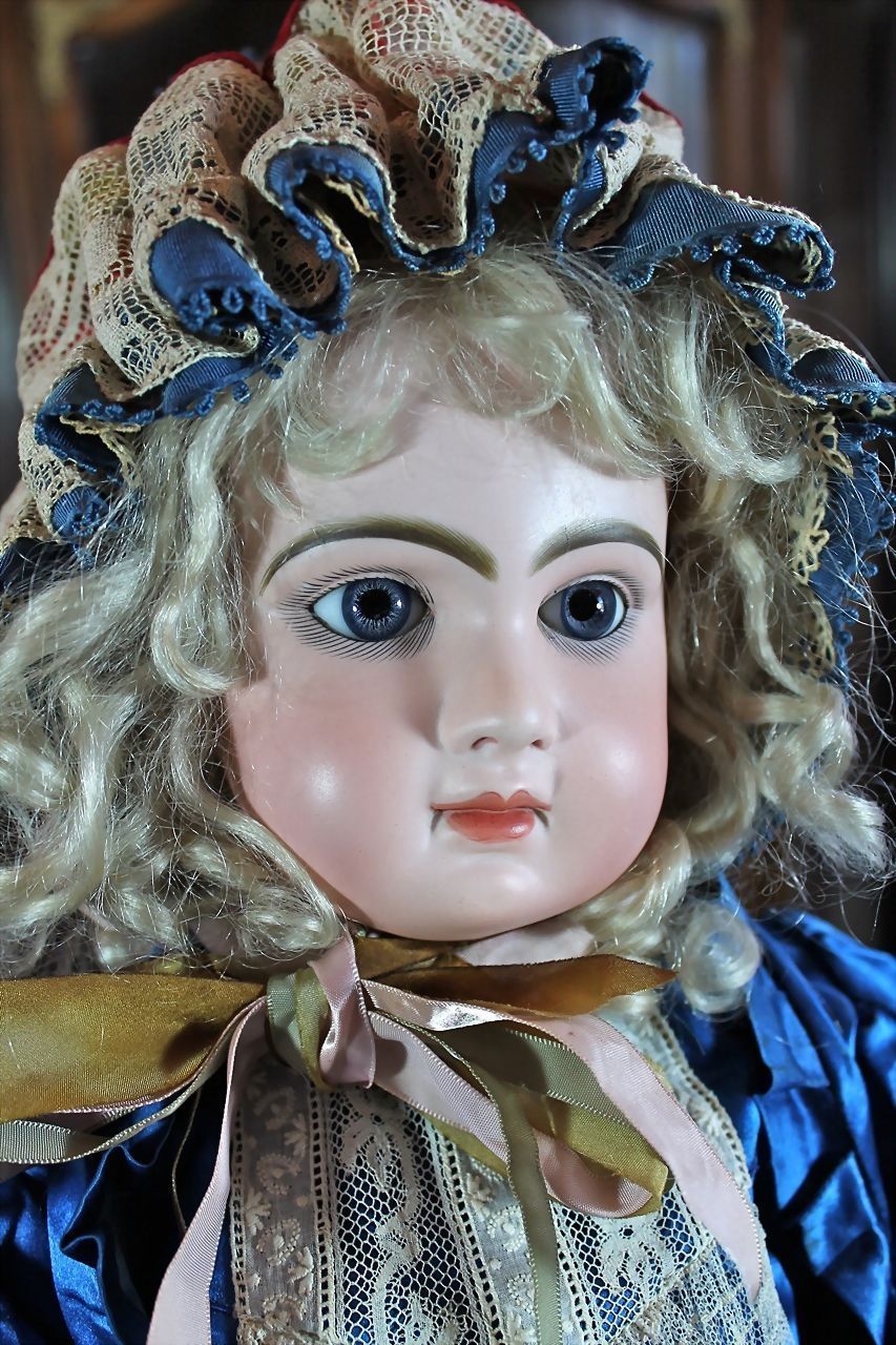 antiquebisquedolls:Dreamy 26&quot; Closed Mouth Jumeau Bebe