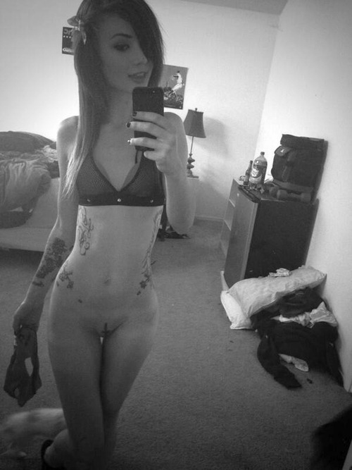 rojo66fan:  iwanttobeafirefly:  ✶Firefly✶  Nice tight pussy