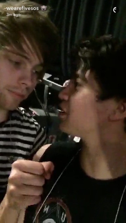 TRY AND TELL ME CAKE ISNT REAL. TRY.