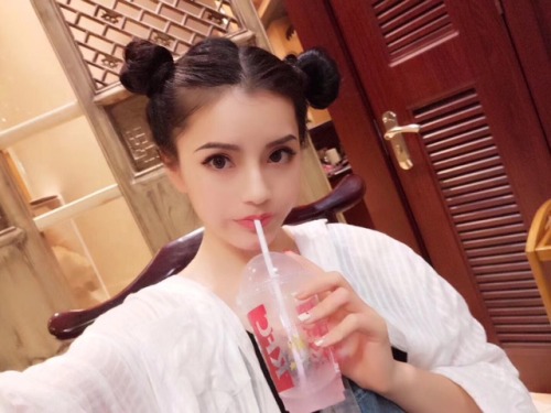 不止有空姐，萝莉也有哦。