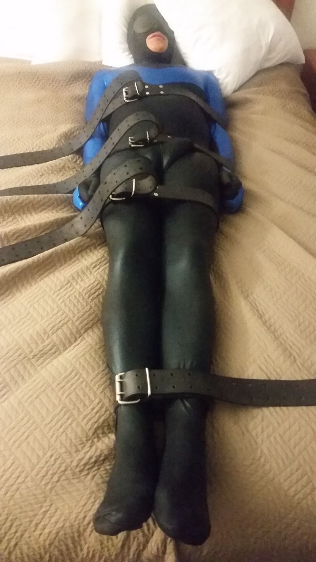 The Sidekink & Tiefeetguy 2: Nightwing Strapped In