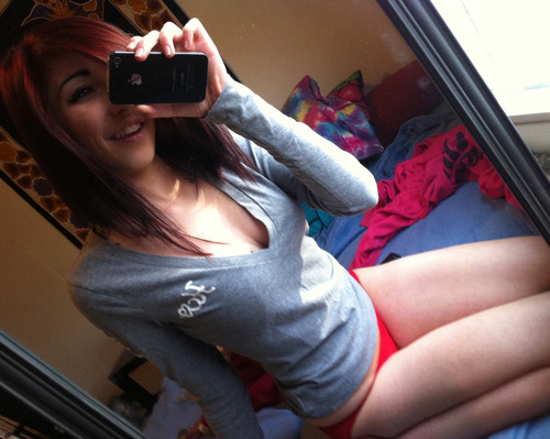 hottestgirlsoftumblr:  by kiiittten