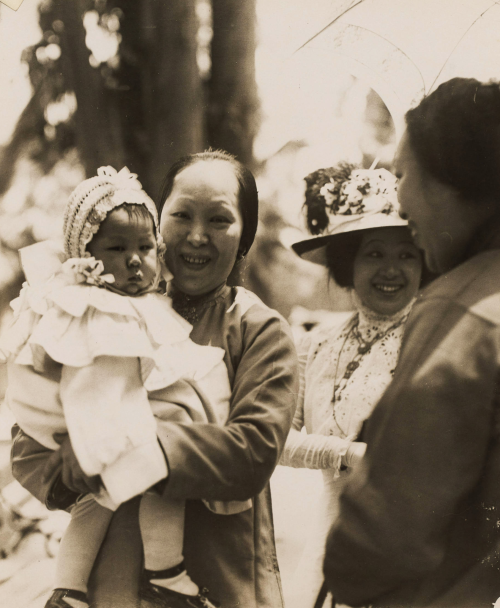 Ernest Marquez CollectionMothers and children, Old Chinatown, Los Angeles, 1915.The Huntington